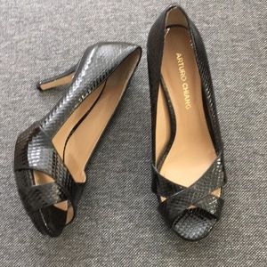 All black, cushioned , worn once, snake print